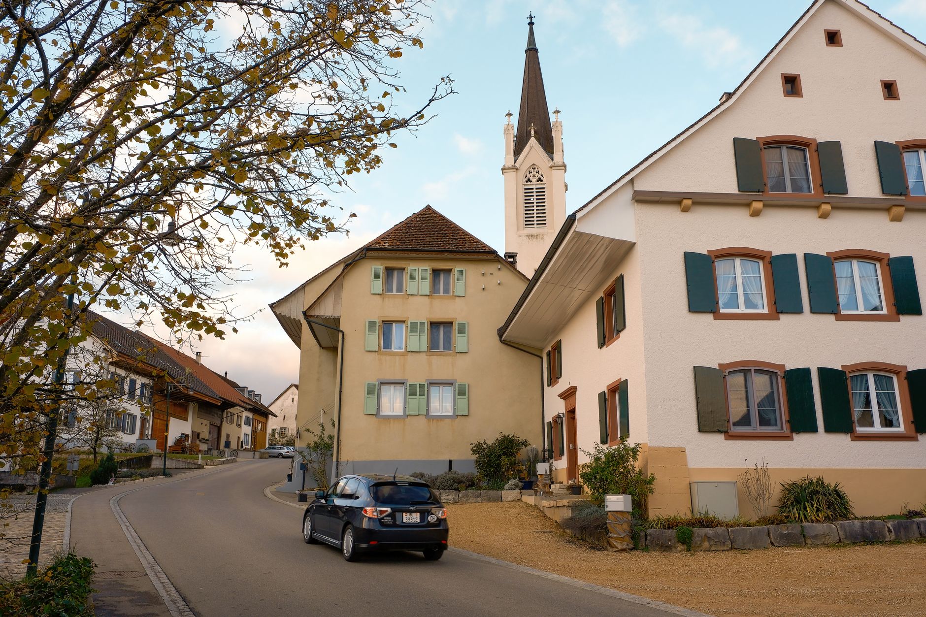 Switzerland: Mountain & Hill Station Escapes Complete Travel Guide for Indian Travelers - Photo 2